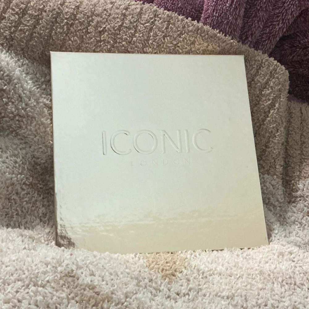 ICONIC London Eyeshadow - Picture 2 of 6